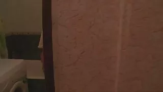 Охид анх удаа согтуу цутгах ажилд оролцдог.