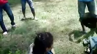 Brandi хайр нь Түүний шинэ амраг том тахиа дуртай.
