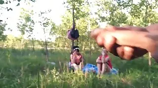 Европын гудамжинд нүцгэн.