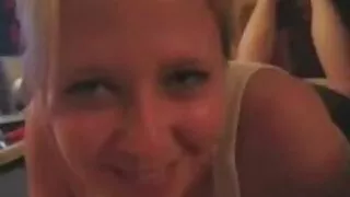 Эмэгтэй хүн нөхөр дээрээ авирч, бэлгийн харьцаанд орохыг хүсдэг.