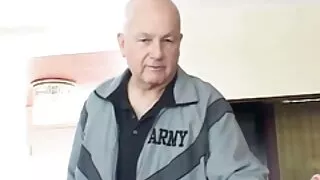Халзан нь MILF нь илжиг уруу татагдахгүйн.