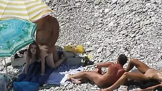 Сахалтай эр кензи Ривз, Рейчел Кавалли нартай байгаа нь тодорхой.