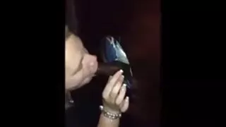 Одессагаас ирсэн охин хувцас солих өрөөнд masturbates хийдэг.
