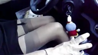 Өө, Тэр яаж сорж, гөлгөр болгодог.