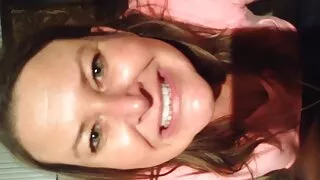 Лесбиян groovy нь strapon дээр буйдан долоох, зөндөө.