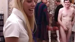 Дасгалжуулагч fucks биеийн тамирын туранхай.