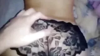 Хайрлагчид унтлагын өрөөнд нууцаар болздог.