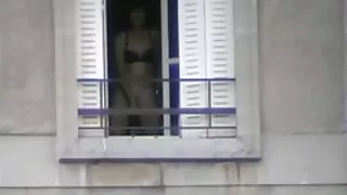 Кенна шулуун гэдсээр бэлгийн харьцаанд ороход бэлэн байна.