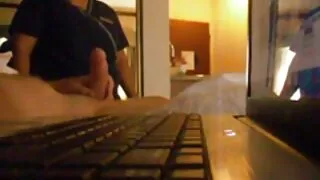 Лесбиян цохих нь тэдний илжиг нь vibrator угаалгын өрөө.