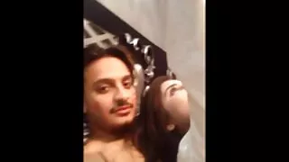 Шаргал balds дээр хойлог үед цонх.