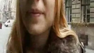 Шаргал fucks нь тачаангуй хөрш, авдаг маш их булэг түүний нүүрэн дээр.