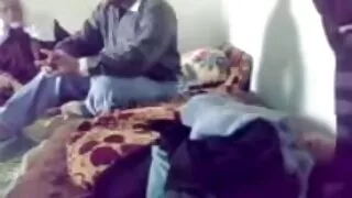 Тэд хариуд нь negro нь blowjob өгөх.