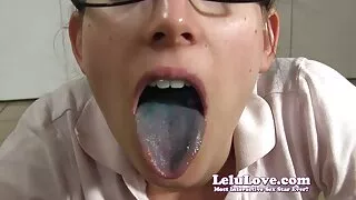 Модны доор цасан охин хоер зөндөө.