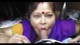 Stepmom зочид буудалд залуу сорон авахад чиглэгдсэн.