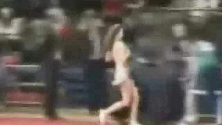 Хүнд шахдаг хүн fucks охин.