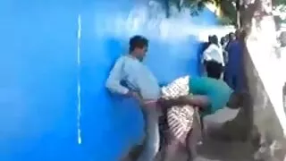 Хойлог нь зочин нь Flirts.