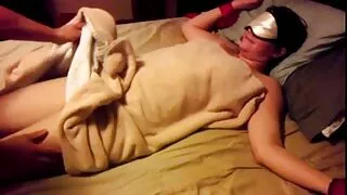Лондонгийн голын гайхшрал найз залуу нь гүн blowjob.