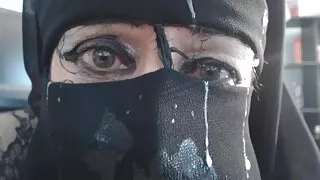 Лесбиян бусдын шээсний онгоц бүр дээр хөнгөрдөг.