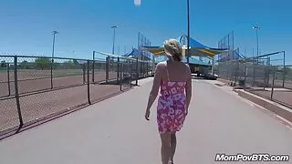 Brookl Chase н Chase хойлог нь тоглодог. Тэр сүүдрээрээ үүнийг цэвэрлэнэ.