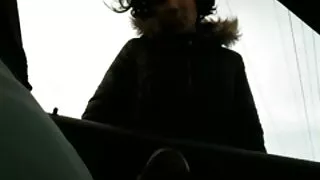 Тэр угаалгын өрөөнд blowjob өгдөг.
